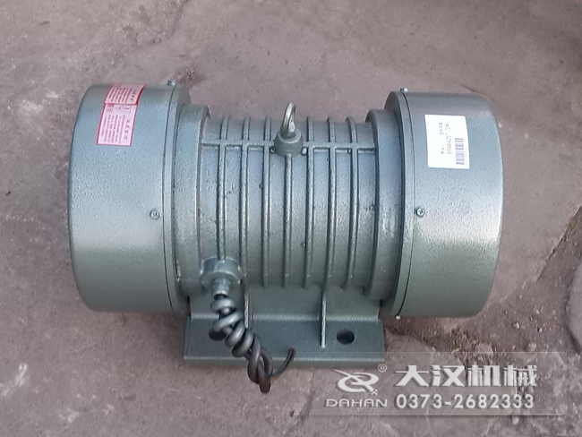 VB振動(dòng)電機(jī)的選型要根據(jù)所匹配產(chǎn)品需要的激振大小，進(jìn)行選擇。